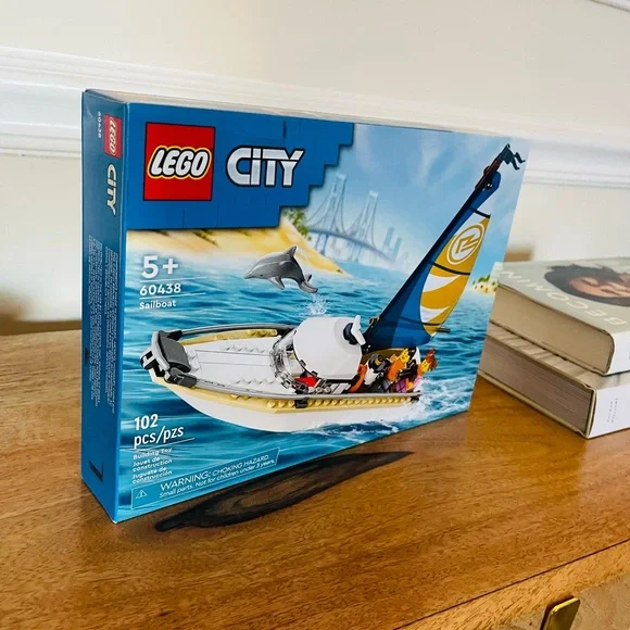 New & Sealed LEGO CITY: Sailboat Set 60438 - Picture 4 of 6
